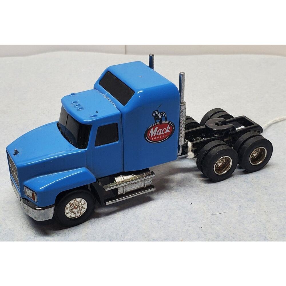 Penjoy CH600 Mack Semi Tractor with Sleeper Mack Trucks